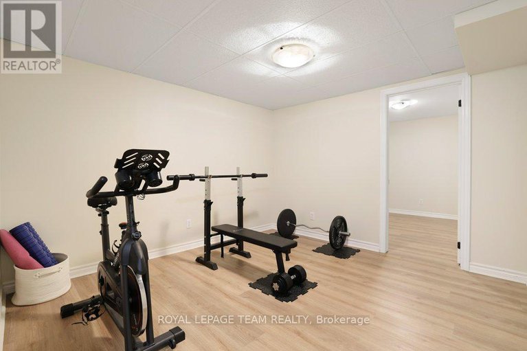 28522929/8-black-rivers-place/bridlewood/ottawa/ontario/K2M2E2_43