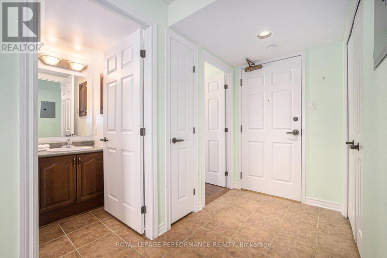 29080345/303-120-grant-carman-drive/borden-farmstewart-farmcarleton-heightsparkwood-hills/ottawa/ontario/K2E1C8_23