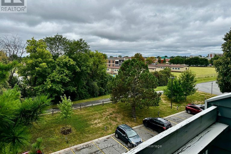28795626/408-214-viewmount-drive/borden-farmstewart-farmcarleton-heightsparkwood-hills/ottawa/ontario/K2E7X3_16