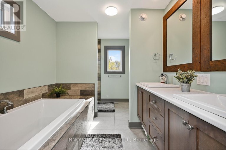 28987666/934-maple-hill-road/north-grenville-twp-kemptville-south/north-grenville/ontario/K0G1T0_17