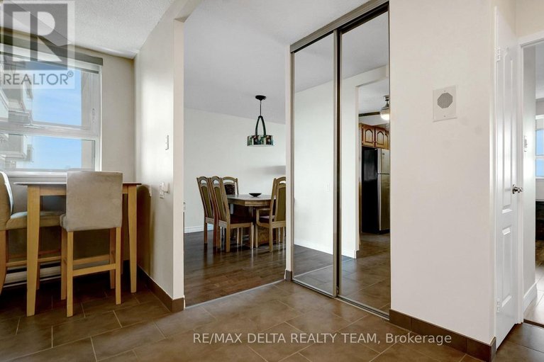 29672097/1001-555-brittany-drive/viscount-alexander-park/ottawa/ontario/K1K4C5_5