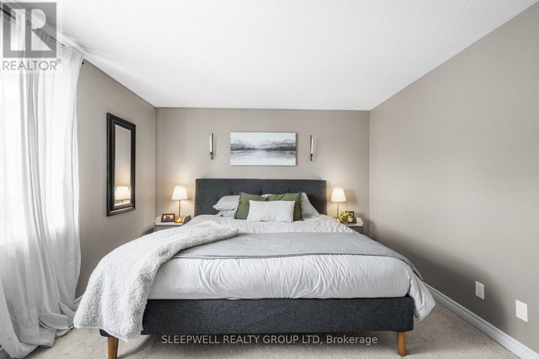 28378169/82-28-barrow-crescent/katimavik/ottawa/ontario/K2L2K1_26