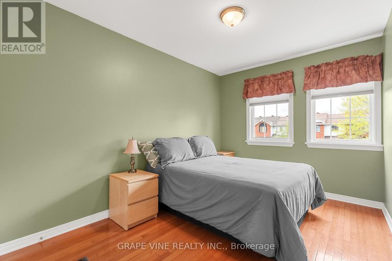 28300194/4316-owl-valley-drive/riverside-southgloucester-glen/ottawa/ontario/K1V1L3_26
