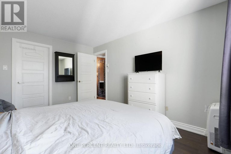 29376379/303-270-lorry-greenberg-drive/hunt-club-parkgreenboro/ottawa/ontario/K1T3K2_23