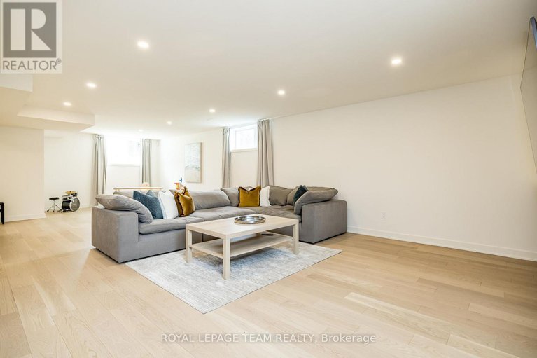 28678296/1995-lenester-avenue/mckellar-heightsglabar-park/ottawa/ontario/K2A1K4_37