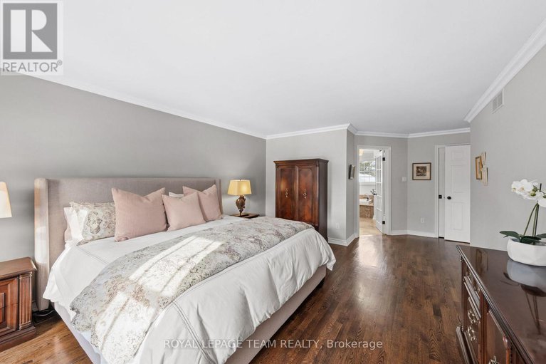29403241/5557-pettapiece-crescent/manotick-village-manotick-estates/ottawa/ontario/K4M1C5_29