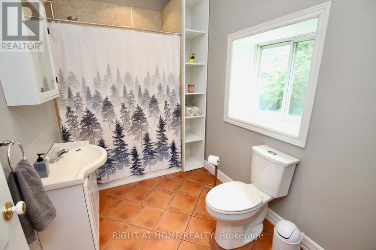 28500319/13928-connaught-road-s/north-dundas-winchester-twp/north-dundas/ontario/K0C1H0_17