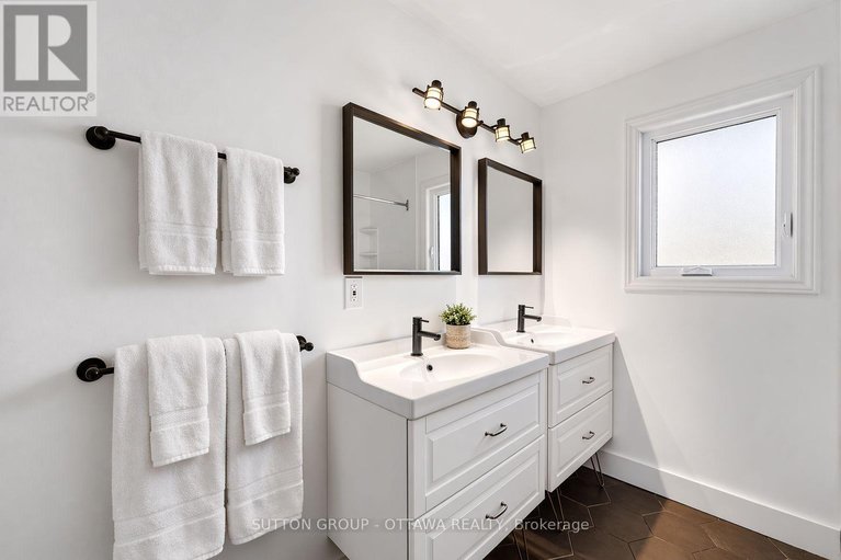 29633973/110-pigeon-terrace/hunt-clubwestern-community/ottawa/ontario/K1V9H7_35