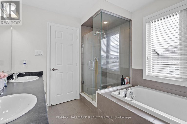 28653089/716-summergaze-street/emerald-meadowstrailwest/ottawa/ontario/K2M0L4_32