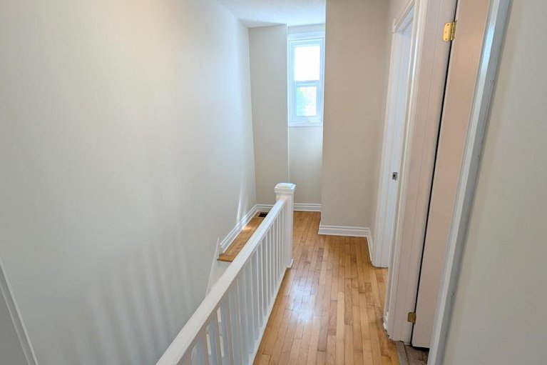 28488845/8-robinson-avenue/sandy-hill/ottawa/ontario/K1N8N9_8