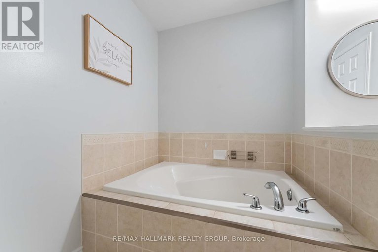 28985545/104-esterbrook-drive/mer-bleuebradley-estatesanderson-park/ottawa/ontario/K1W0A9_26