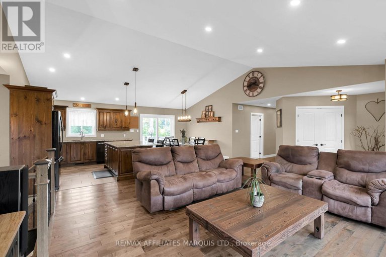 28797293/6840-lalonde-boulevard/south-glengarry-charlottenburgh-twp/south-glengarry/ontario/K0C2E0_9