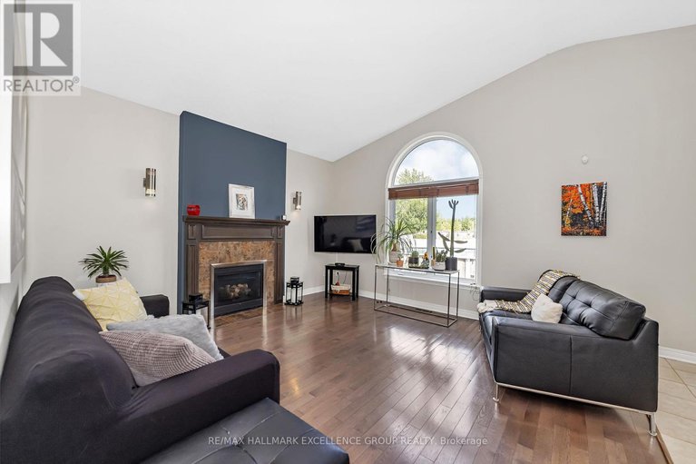 28730697/2677-chamberland-street/town-of-rockland/clarence-rockland/ontario/K4K0A5_17
