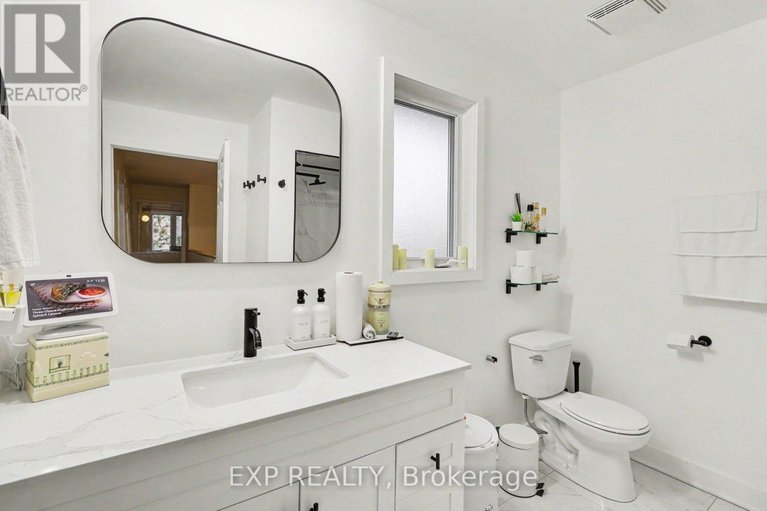 29593810/358-valade-crescent/fallingbrookpineridge/ottawa/ontario/K4A2V7_29