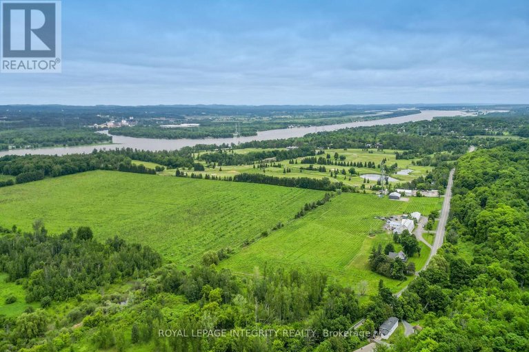 29671421/1695-old-montreal-road/camelot/ottawa/ontario/K4C1G7_21