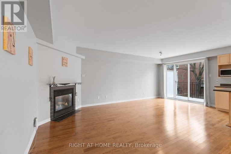 29127565/4-thorburn-private/lower-town/ottawa/ontario/K1N1G4_14