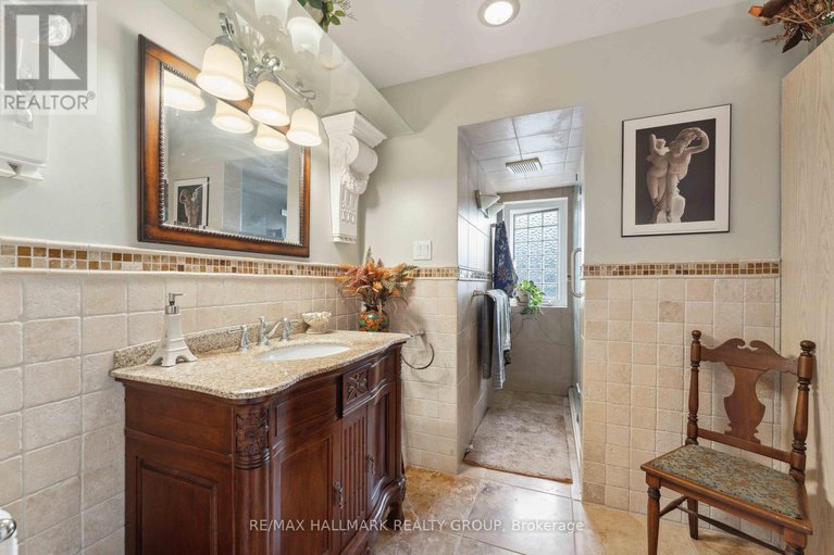 28534740/431-blake-boulevard/vanier/ottawa/ontario/K1K1A9_26