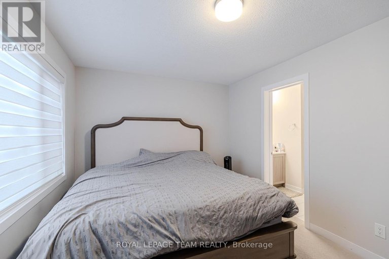 29107787/241-falsetto-street/mer-bleuebradley-estatesanderson-park/ottawa/ontario/K1W0S2_12