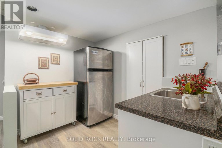 28813811/1674-sansonnet-street-s/chapel-hill/ottawa/ontario/K1C5Y6_35