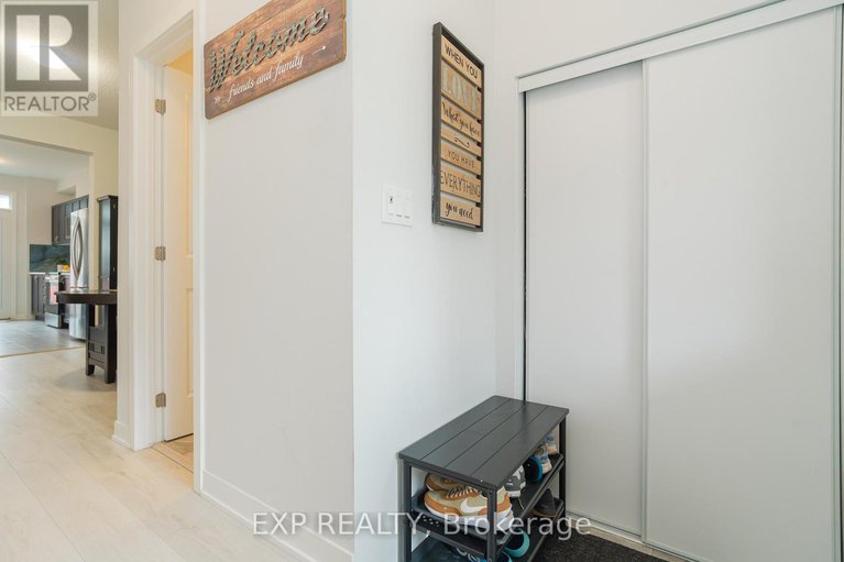 28798703/676-quilter-row/goulbourn-twp-from-franktown-rdsouth-to-rideau/ottawa/ontario/K0A2Z0_3