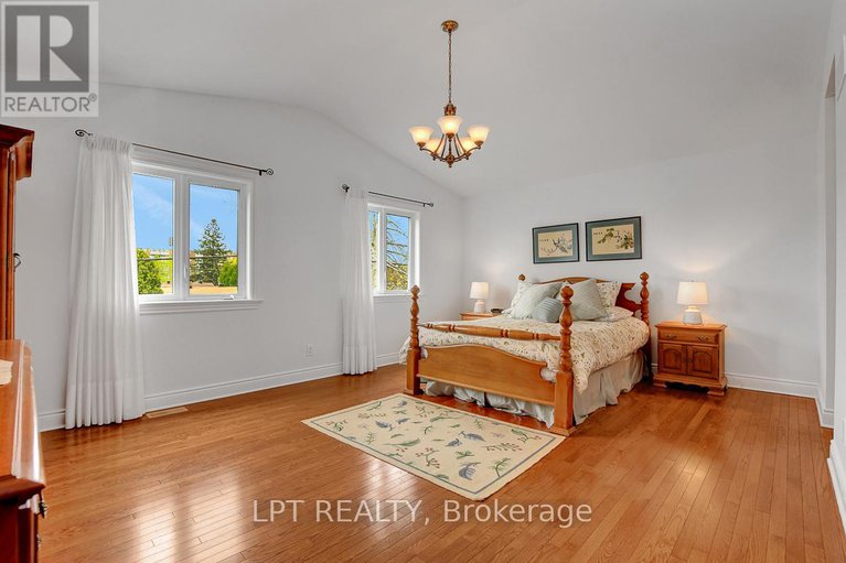 28311107/10a-ashburn-drive/borden-farmstewart-farmcarleton-heightsparkwood-hills/ottawa/ontario/K2E6N3_25
