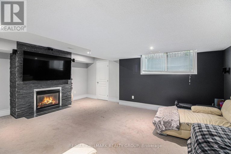 28598601/716-percifor-way/mer-bleuebradley-estatesanderson-park/ottawa/ontario/K1W0E4_21