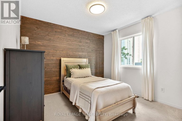 28812426/2122-saunders-avenue/woodroffe/ottawa/ontario/K2A4C7_28