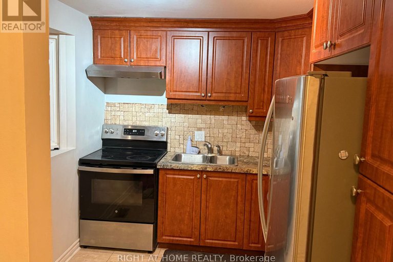 29244356/1736-c-lamoureux-drive/queenswood-heights-south/ottawa/ontario/K1E2N5_2