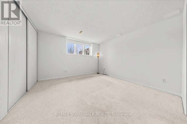 29483798/364-crownridge-drive/emerald-meadowstrailwest/ottawa/ontario/K2M3A4_27