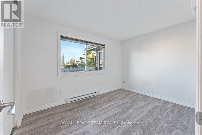 29006279/417-214-viewmount-drive/borden-farmstewart-farmcarleton-heightsparkwood-hills/ottawa/ontario/K2E7X3_22