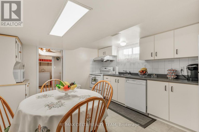 28631886/2435-heaton-avenue/hawthorne-meadows/ottawa/ontario/K1G1J1_17