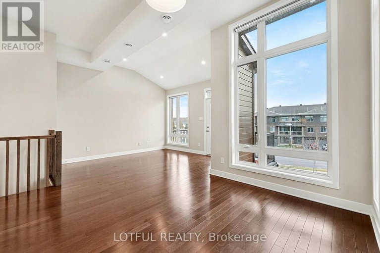 29126395/842-ralph-hennesy-avenue/riverside-southgloucester-glen/ottawa/ontario/K1X0E4_9