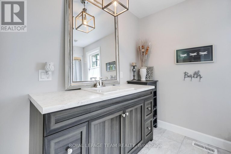 28911703/10527-kirker-road/south-dundas-matilda-twp/south-dundas/ontario/K0E1C0_19