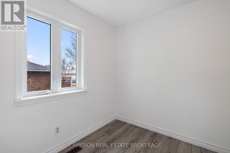 29090581/8-head-street/lancaster/south-glengarry/ontario/K0C1N0_21