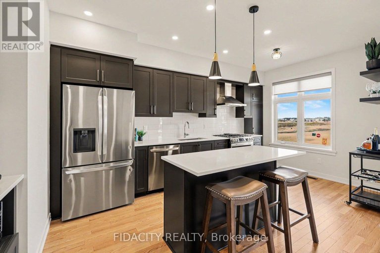 29654929/1768-crux-road/mer-bleuebradley-estatesanderson-park/ottawa/ontario/K1W0R3_10