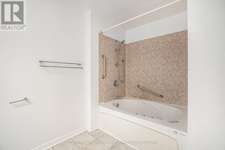 28881410/27-ariel-court/westcliffe-estates/ottawa/ontario/K2H8J1_9
