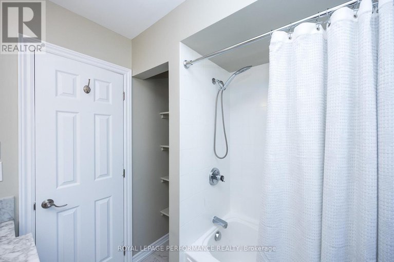 28604783/1398-jamison-avenue-s/bilberry-creekqueenswood-heights/ottawa/ontario/K1E1J5_28