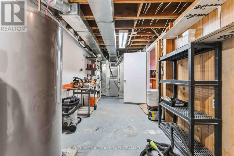 29369223/1705-old-montreal-road/camelot/ottawa/ontario/K4C1G7_33