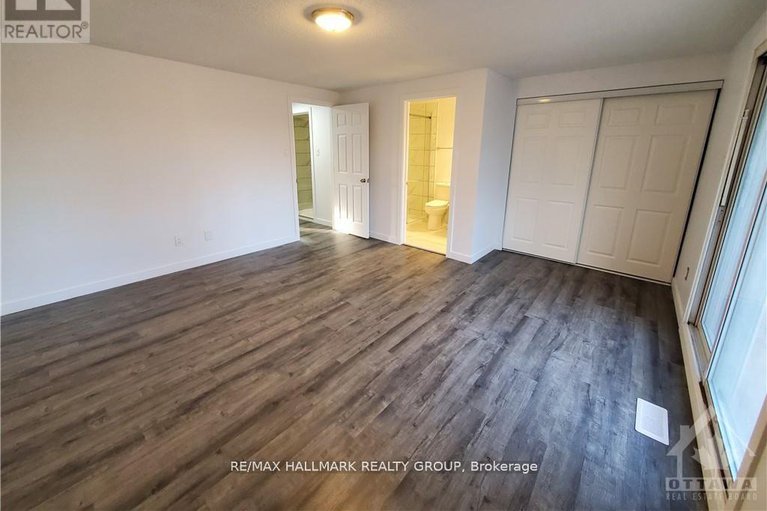 28536755/12-tybalt-crescent/westcliffe-estates/ottawa/ontario/K2H8J5_13