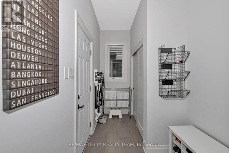 28467880/128-crevasse-road/mer-bleuebradley-estatesanderson-park/ottawa/ontario/K1W0P9_12