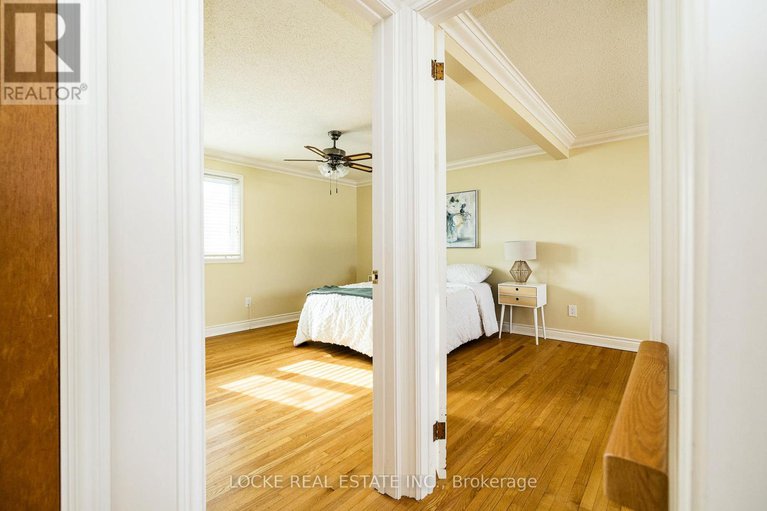 29431769/279-hoylake-crescent/bilberry-creekqueenswood-heights/ottawa/ontario/K1E1M1_24