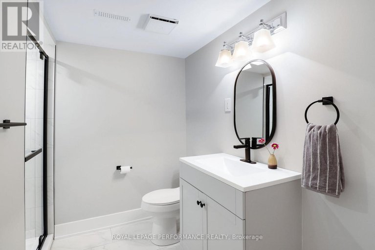 28924054/1347-highgate-road/parkway-park/ottawa/ontario/K2C2Y5_28