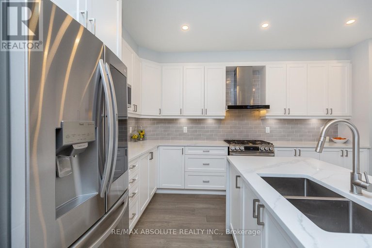 29563343/1019-apolune-street/half-moon-bay/ottawa/ontario/K2J6N8_18