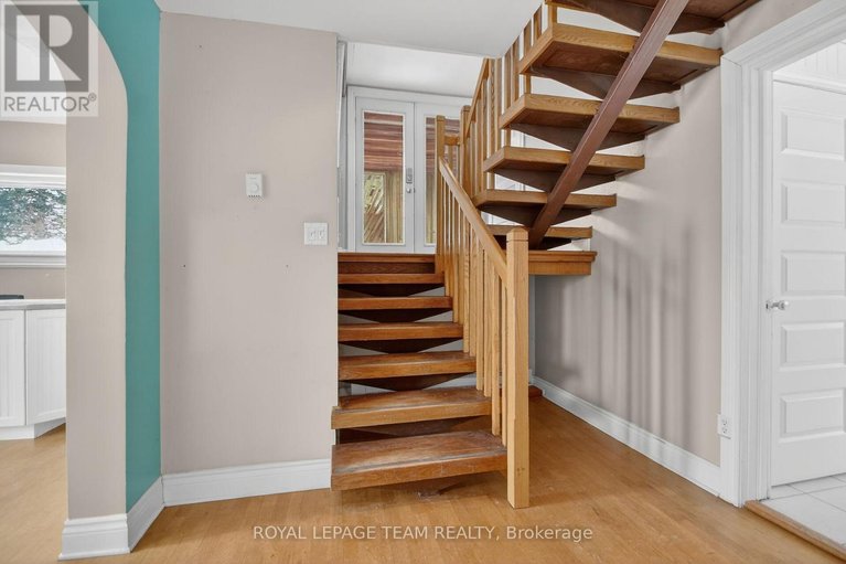 29422751/5965-rideau-valley-drive-n/manotick-south-to-roger-stevens/ottawa/ontario/K4M1B3_5