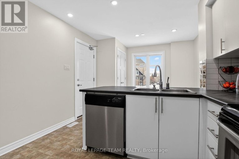 29578394/627b-chapman-mills-drive/strandherd/ottawa/ontario/K2J5T1_9