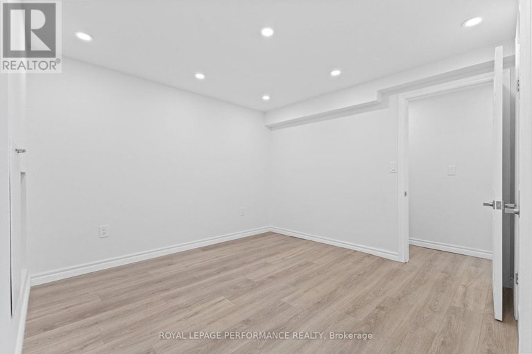 28864707/10-argue-drive/borden-farmstewart-farmcarleton-heightsparkwood-hills/ottawa/ontario/K2E6S1_31