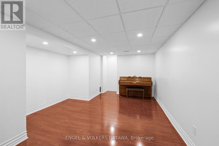 29083832/563-merkley-drive/fallingbrookpineridge/ottawa/ontario/K4A1V9_33