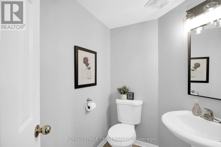 28988068/334-wiffen-private/westcliffe-estates/ottawa/ontario/K2H1G3_6