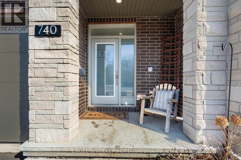 29589198/740-miikana-road/blossom-parkkemp-parkfindlay-creek/ottawa/ontario/K1X0H6_3