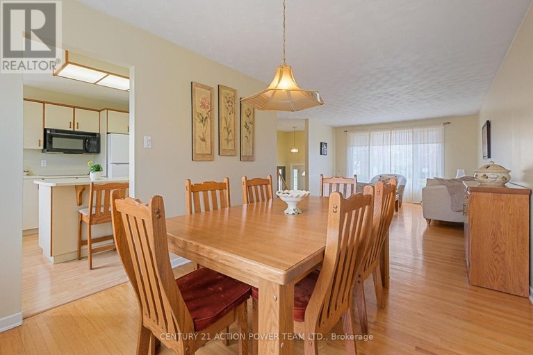 29647357/1535-st-georges-street/bilberry-creekqueenswood-heights/ottawa/ontario/K1E1R1_12